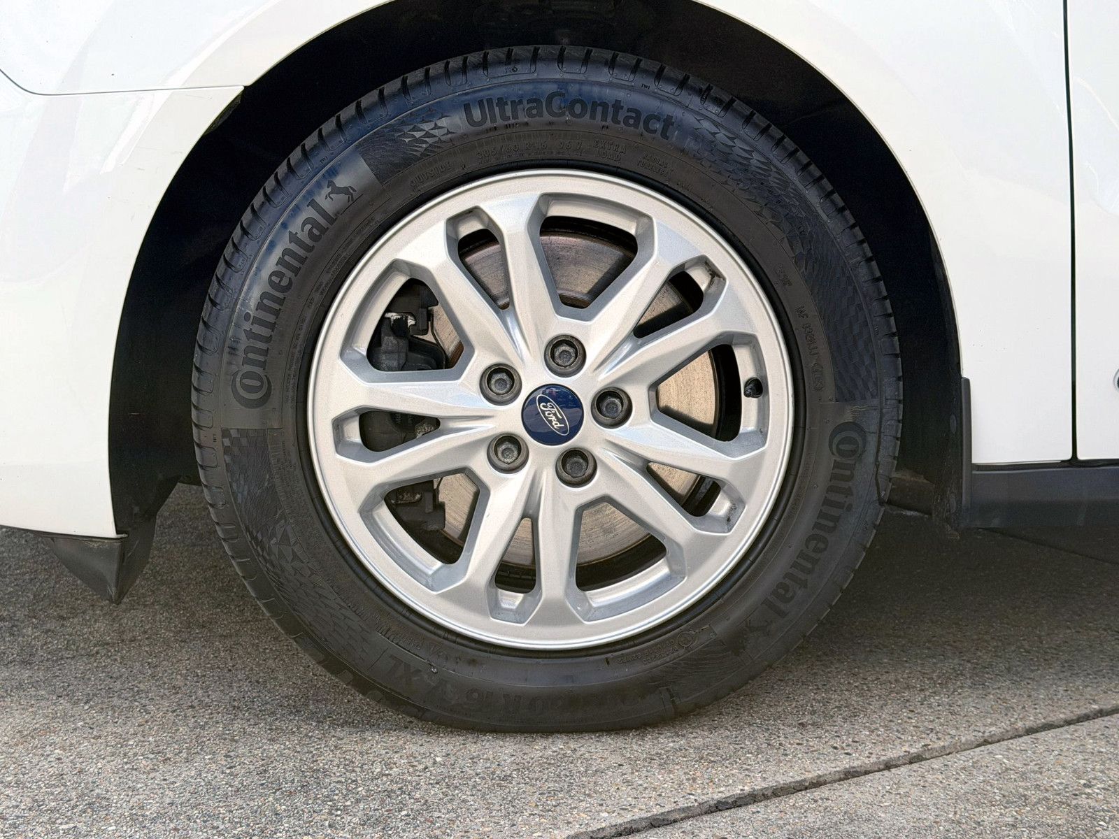 Fahrzeugabbildung Ford Transit Connect 240 Kombi L2 ACC AHK KAM SHZ BT