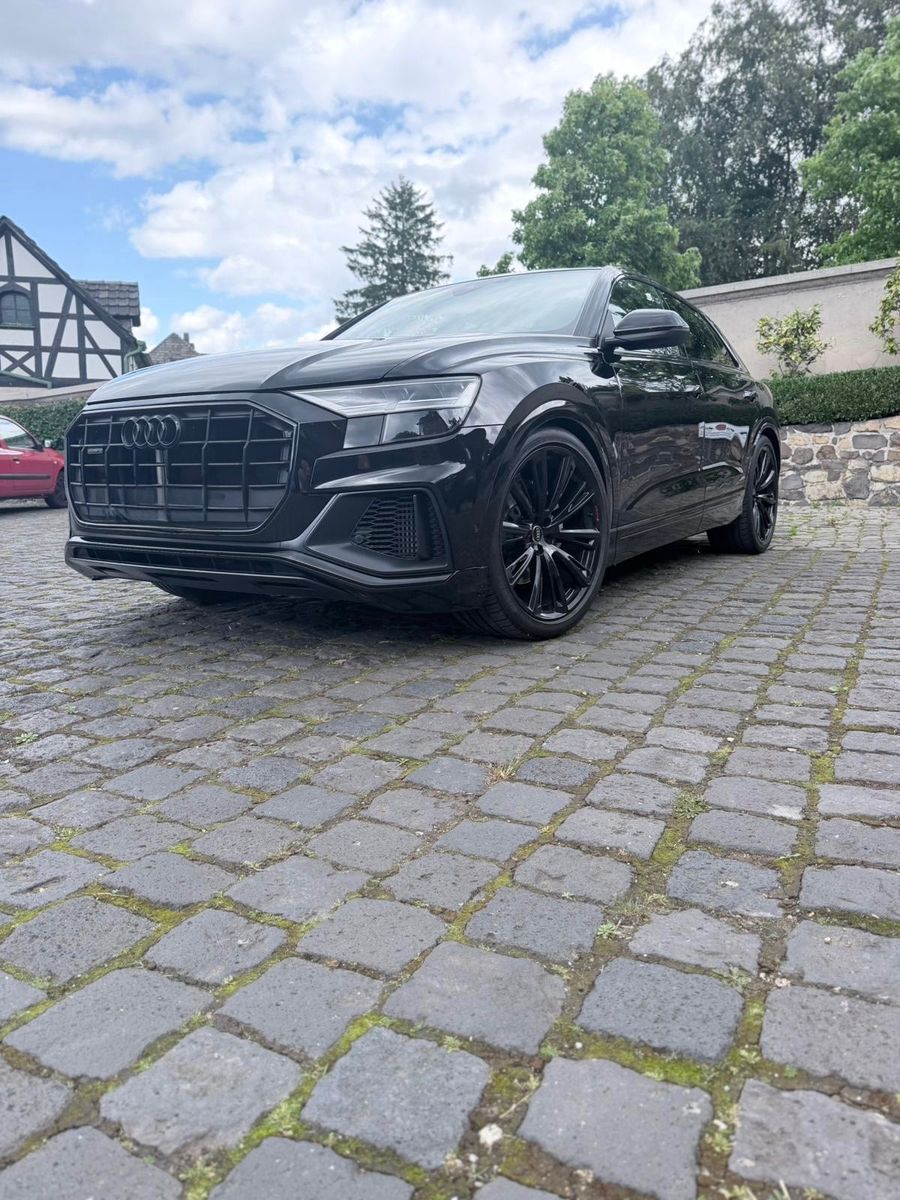 AUDI Q8/2xS-line /Rs-sitze-Massage/Pano/B&amp;O