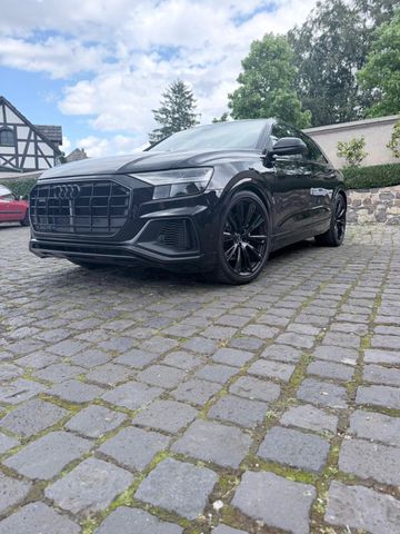 AUDI Q8/2xS-line /Rs-sitze-Massage/Pano/B&amp;O