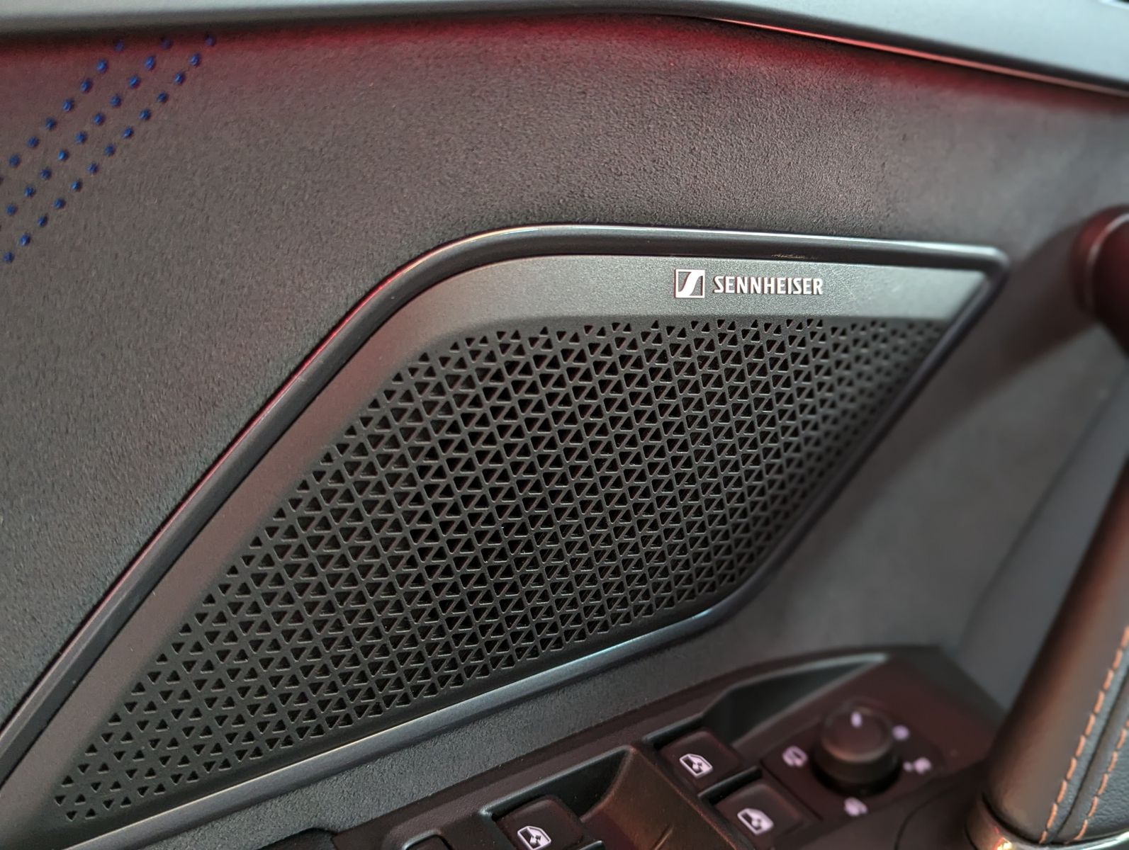 Fahrzeugabbildung CUPRA Leon 2.0 TSI 4D VZ Matrix Pano Sennheiser AHK 19