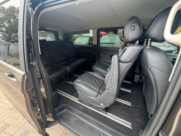 Mercedes V 220 - 6