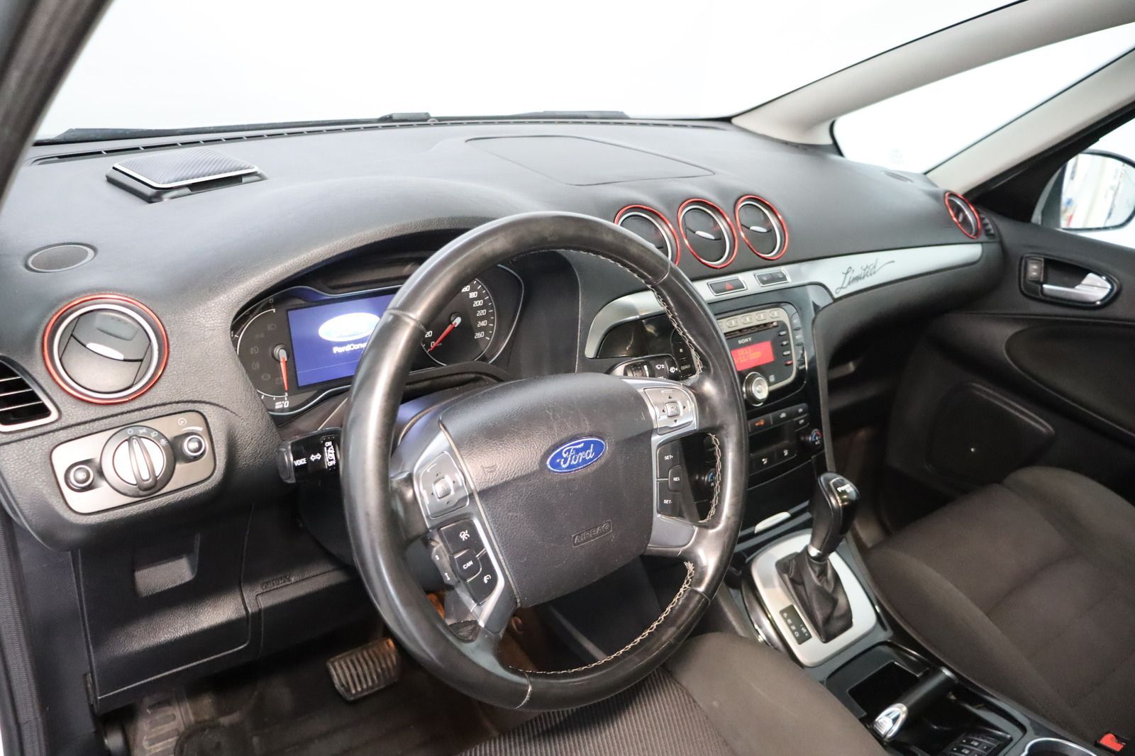 Fahrzeugabbildung Ford S-MAX 2.0 TDCi Sitzhzg./-lüftung * PDC * Tempom.