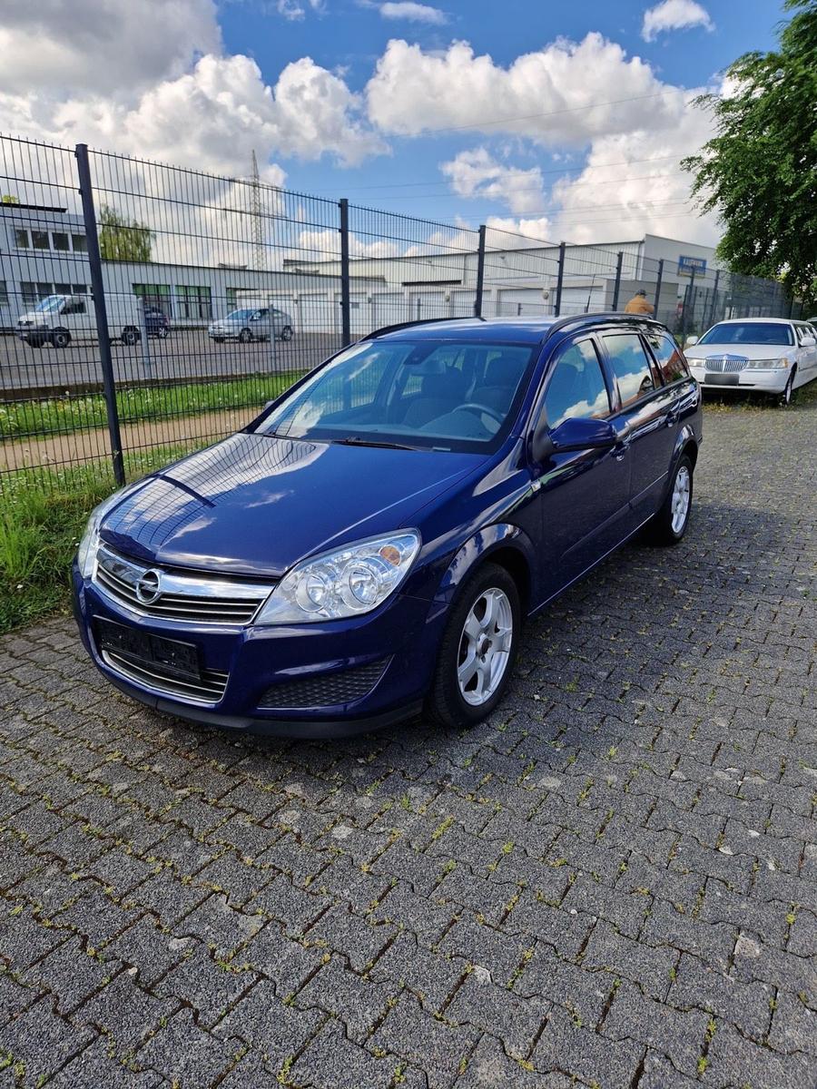 Opel Astra 2008 — interior