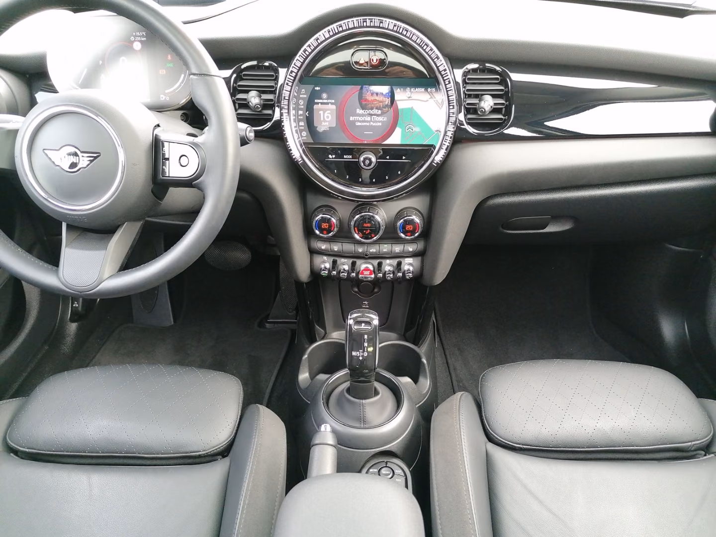MINI Cooper 5-Türer Classic Trim HUD Panodach Navi Le