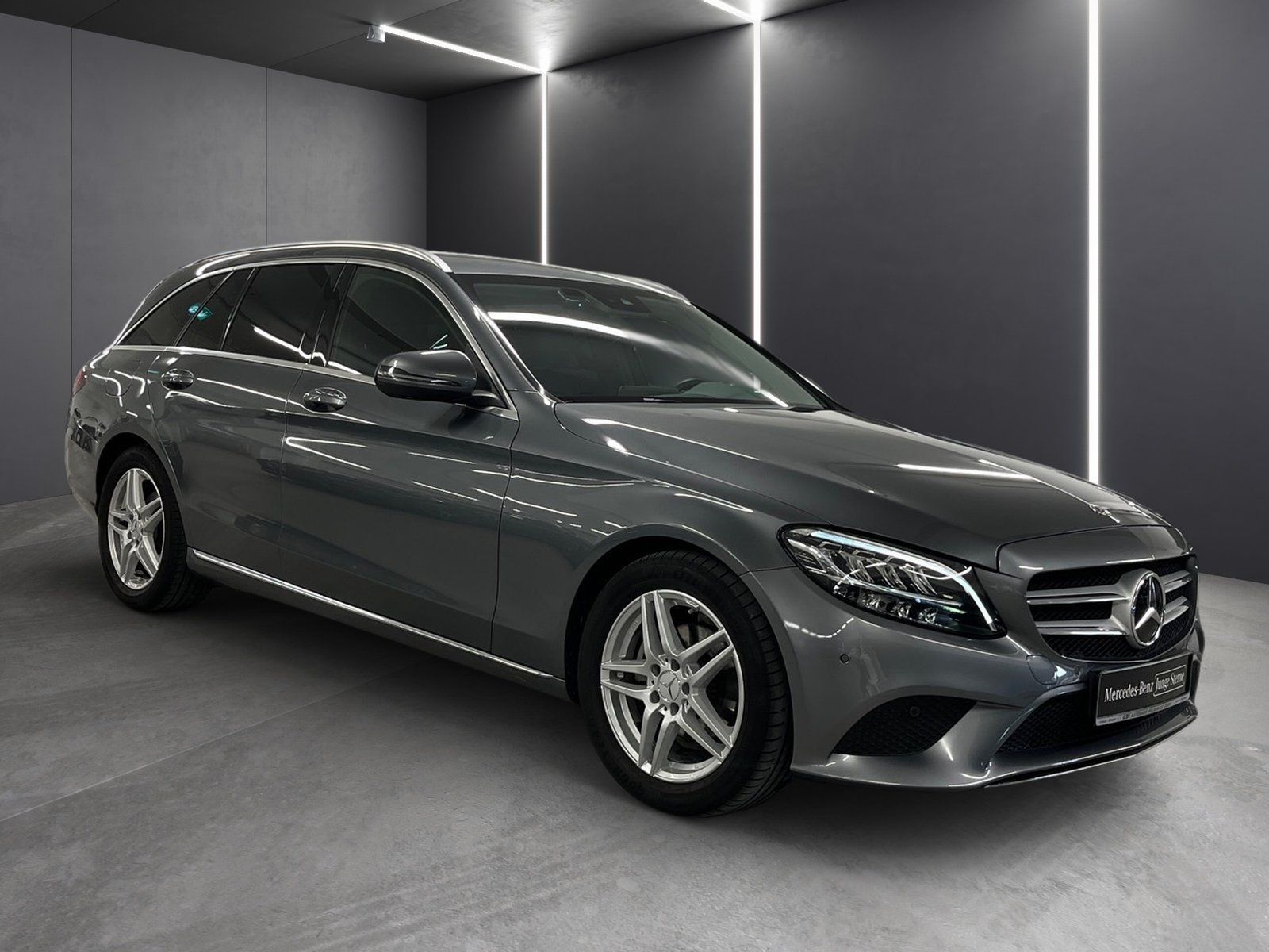 Fahrzeugabbildung Mercedes-Benz C 180 T Avantgarde Comand*LED*Kam*Carplay*Ambie*