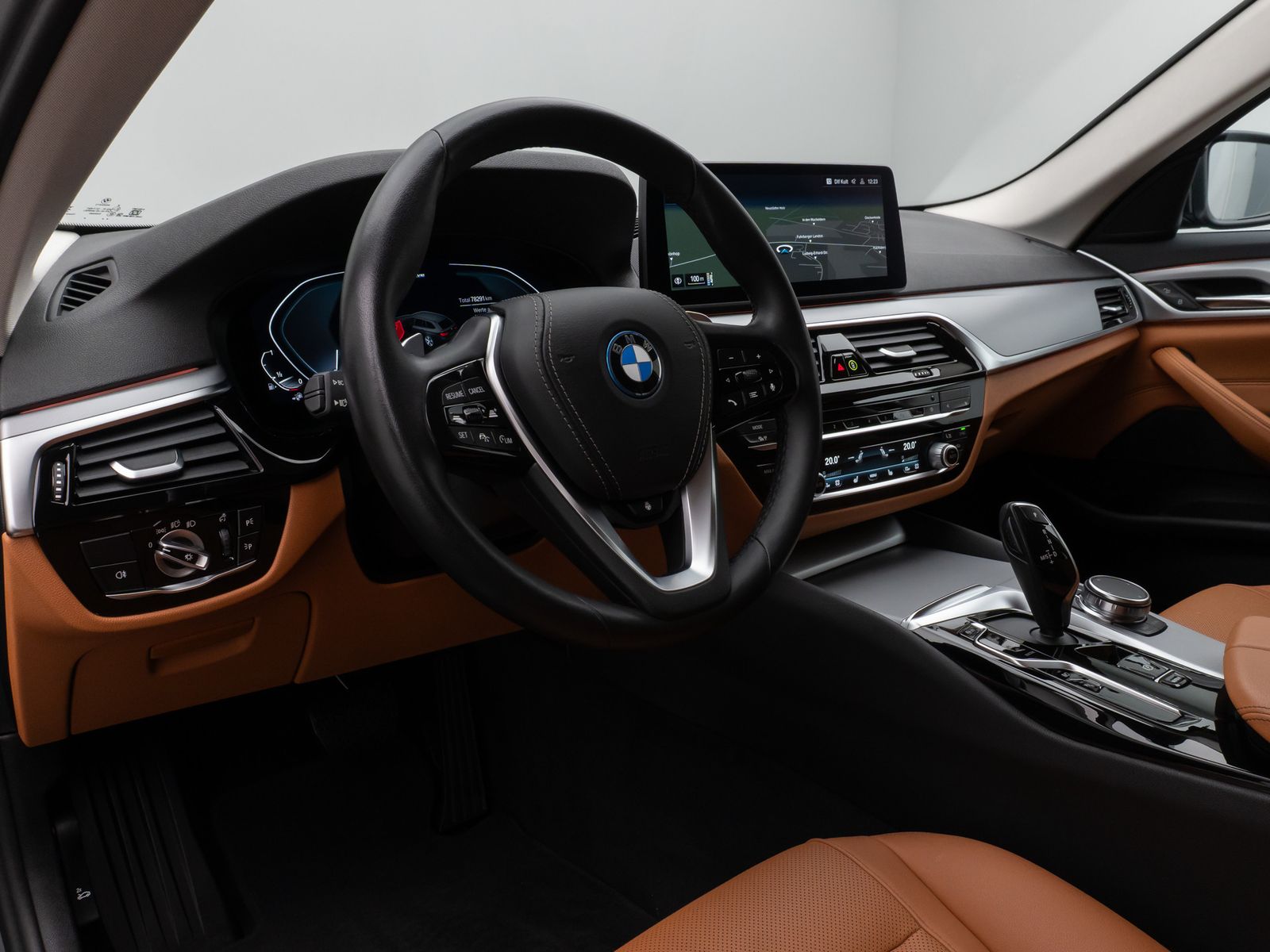 Fahrzeugabbildung BMW 530e xD Laser Kamera HUD DAB HiFi 4xKlima AHK