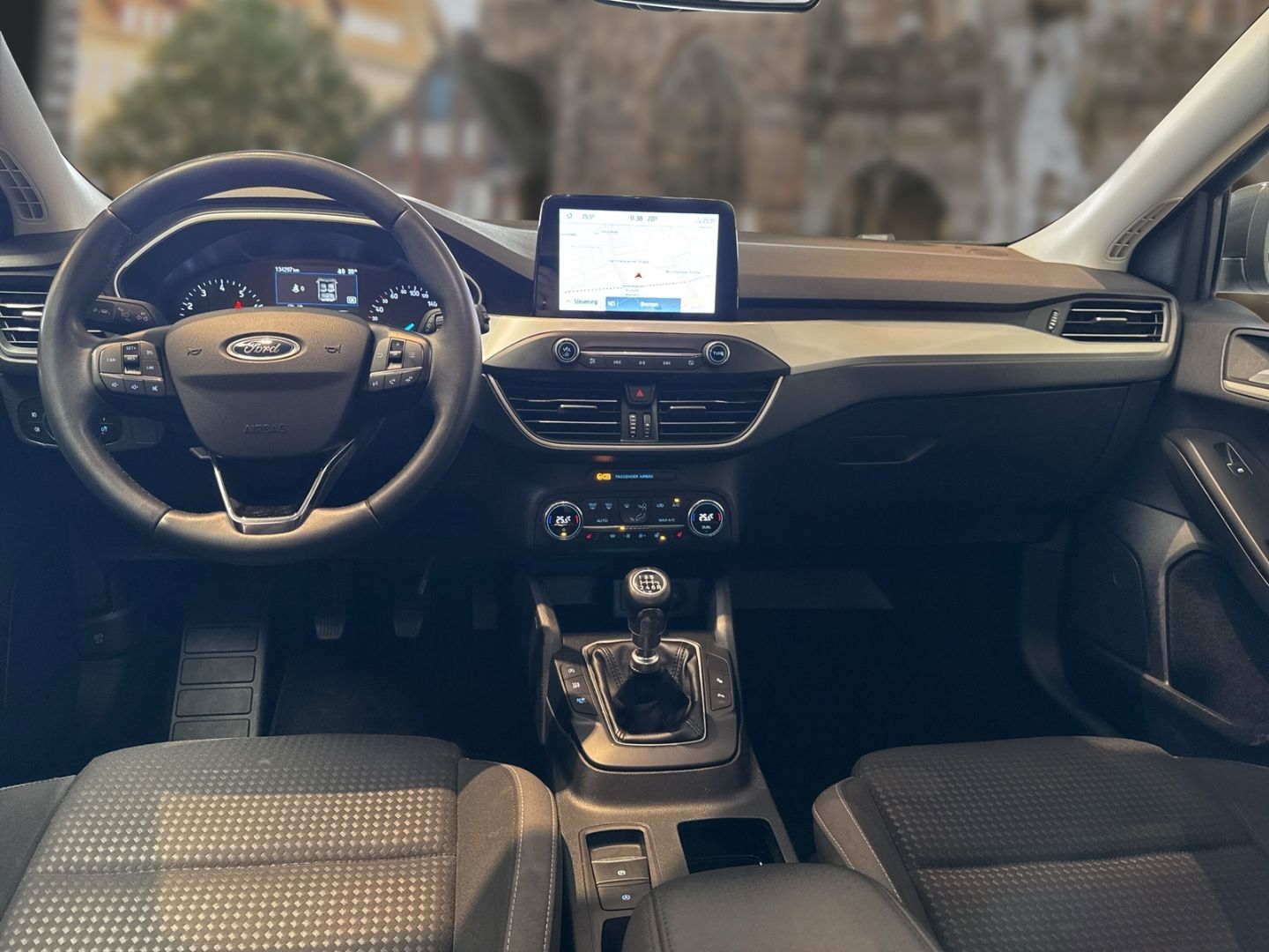 Fahrzeugabbildung Ford Focus Turnier Cool & Connect 1.0 EcoBoost Mild-H