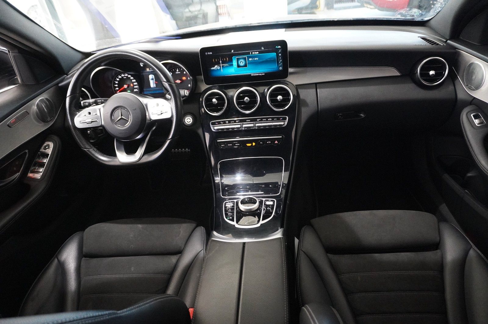 Fahrzeugabbildung Mercedes-Benz C 220 T AMG LINE 4MATIC 9G NAVI/LED/SPORT/BURME.
