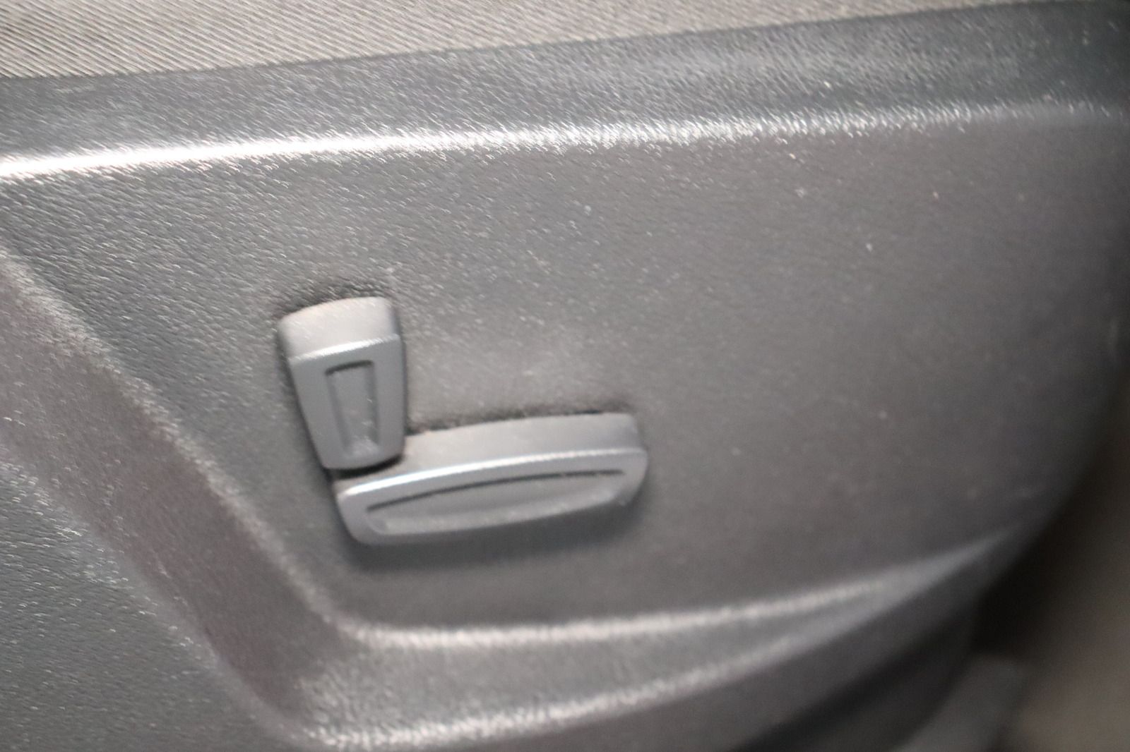 Fahrzeugabbildung Ford S-MAX 2.0 TDCi Sitzhzg./-lüftung * PDC * Tempom.