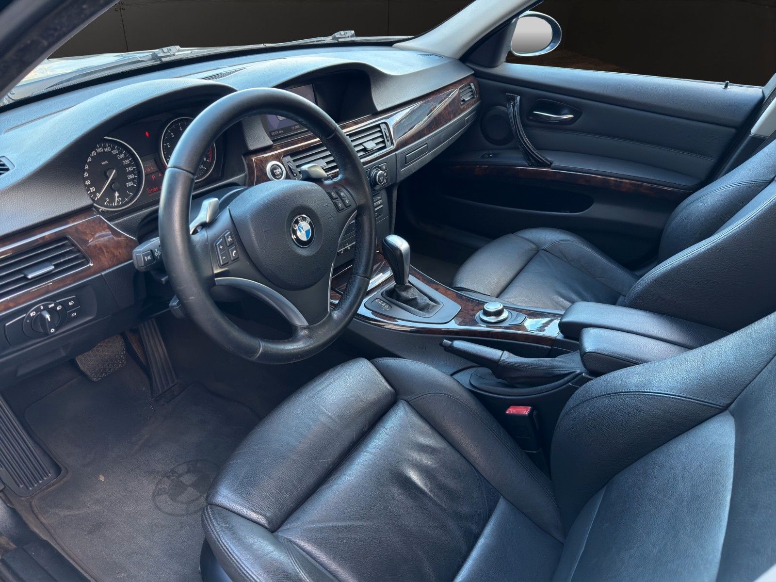 Fahrzeugabbildung BMW 335i Touring xDrive *Pano*Xenon*Elektr.Sitze