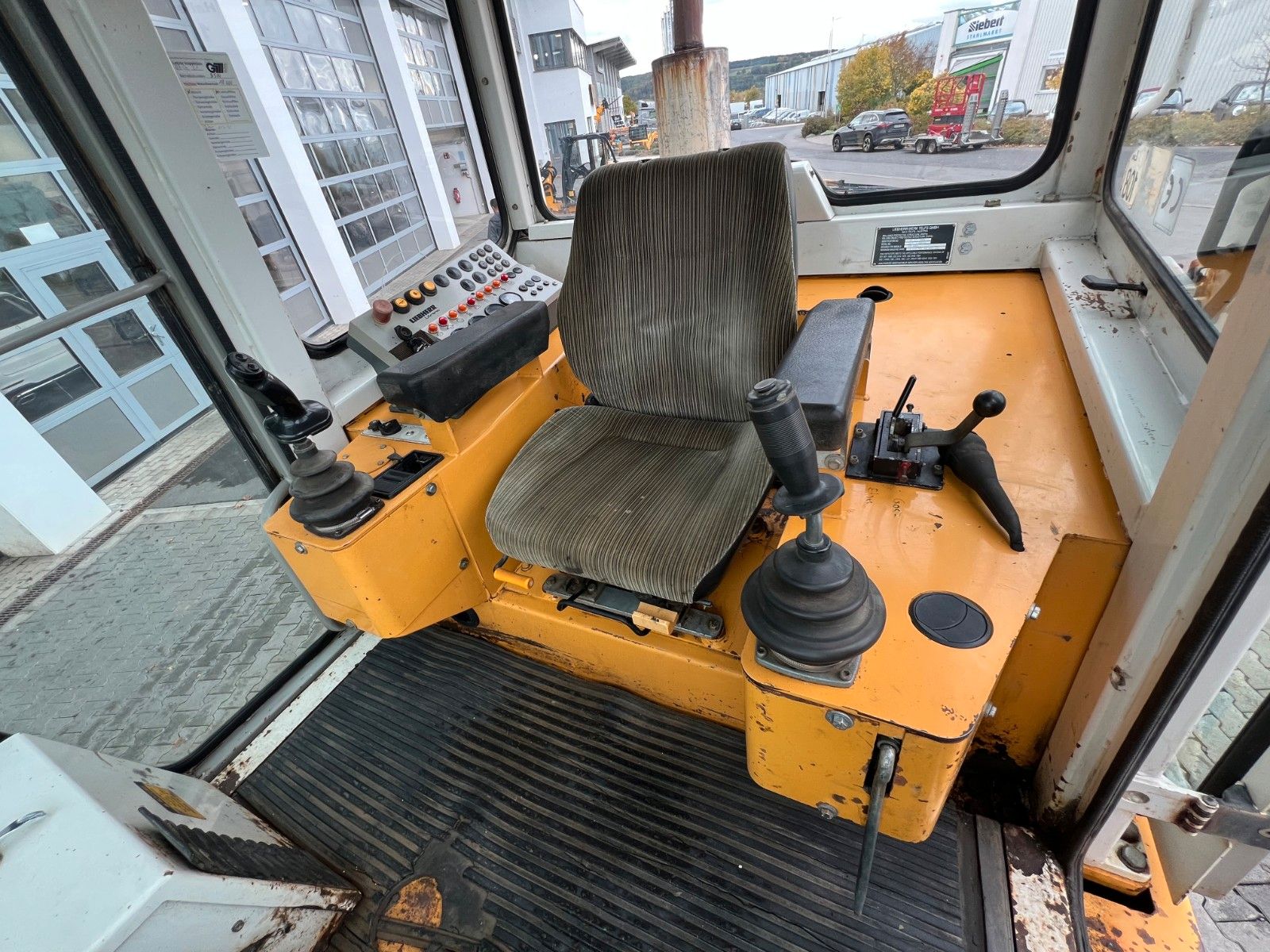 Fahrzeugabbildung Liebherr LR 622 Laderaupe / 9.594h / 1996