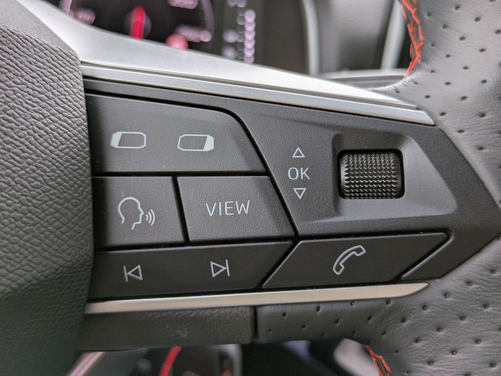 Fahrzeugabbildung SEAT Arona 1.0 TSI FR DSG AHK*ACC*LED*APP*DAB*KAMERA