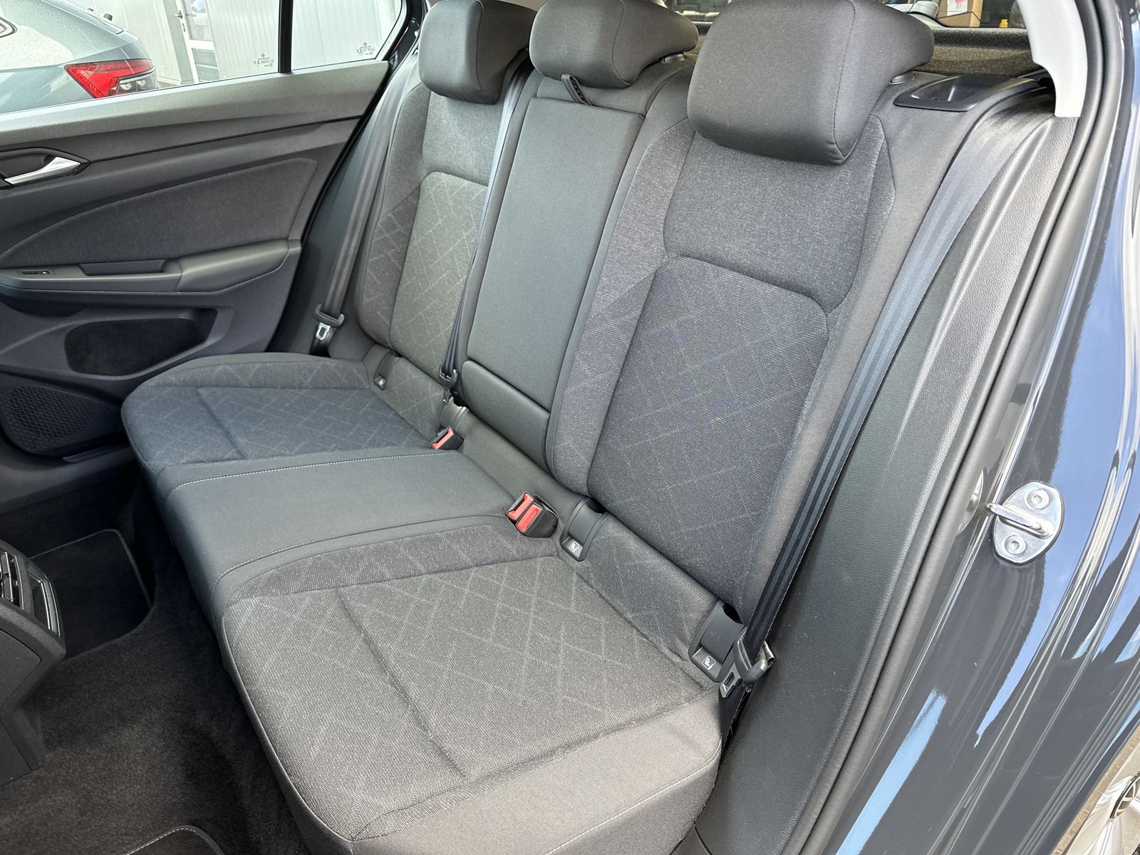 Fahrzeugabbildung Volkswagen Golf 1.5 TSI Life NAV+LED+CARPLAY+V-COCK+ACC+1HD