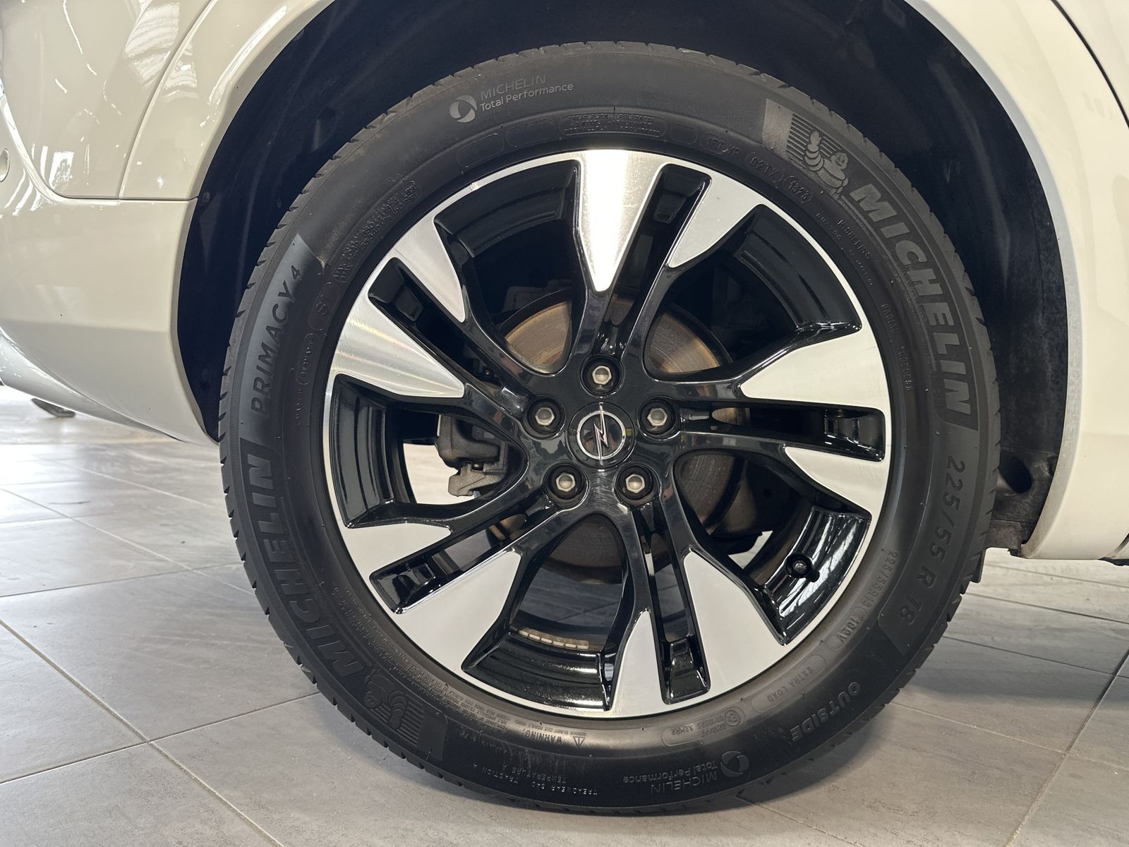 Fahrzeugabbildung Opel Grandland X 1.5 D Elegance AT NAV+MATRIX+ACC+AHK