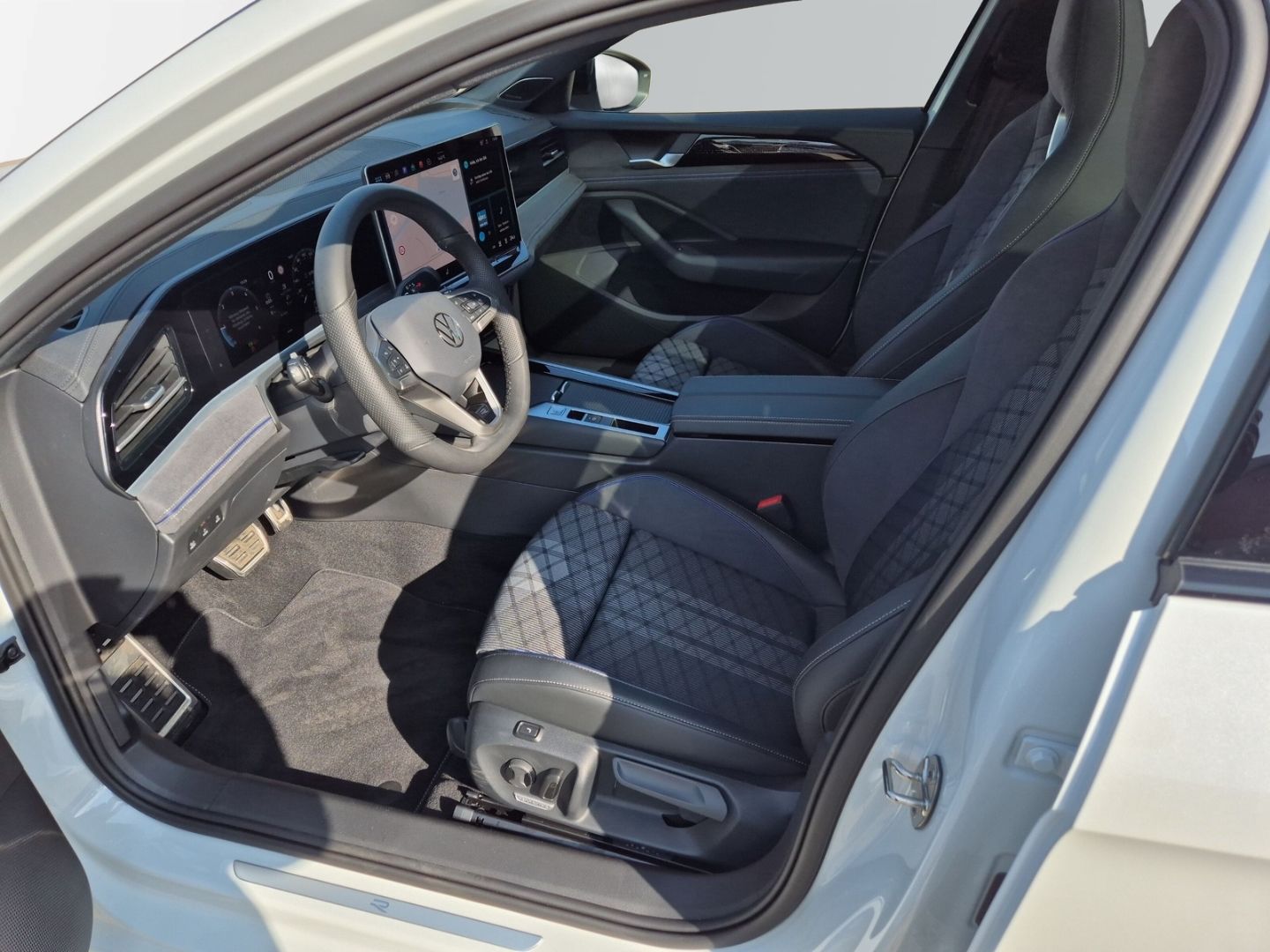 Volkswagen Passat Variant R-Line Black Style 2.0 TDi DSG AH foto 3