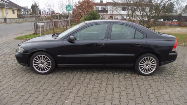 Volvo S60 Lim. 2.4. BI-XENON!LEDER !170PS!TÜV 10-2025!