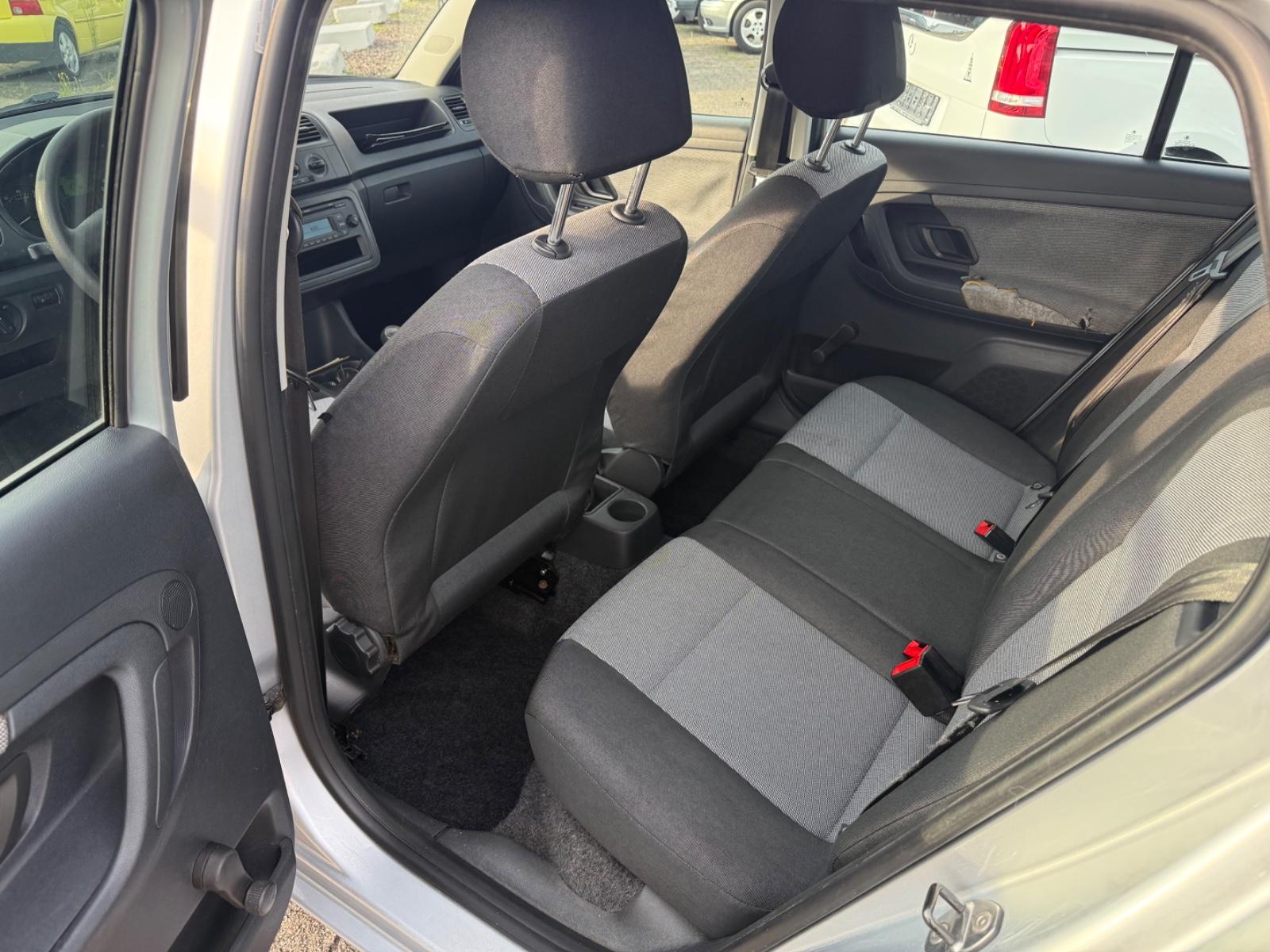 Skoda Fabia 2010 — photo 8