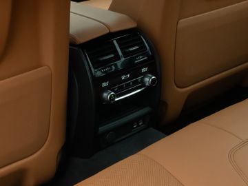 Fahrzeugabbildung BMW 520d xD Tour M Sport HI-FI M Sportfahrwerk