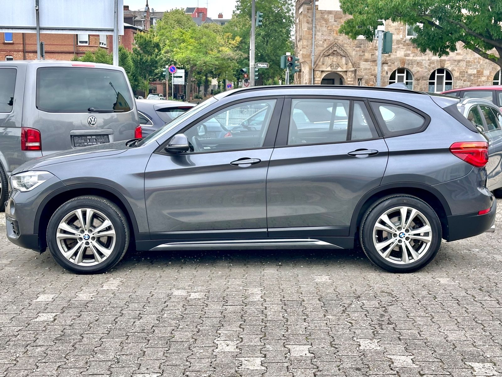 Fahrzeugabbildung BMW X1 xDRIVE 25 d SPORTLINE*HEAD-UP+AUTOM.+M.2017*