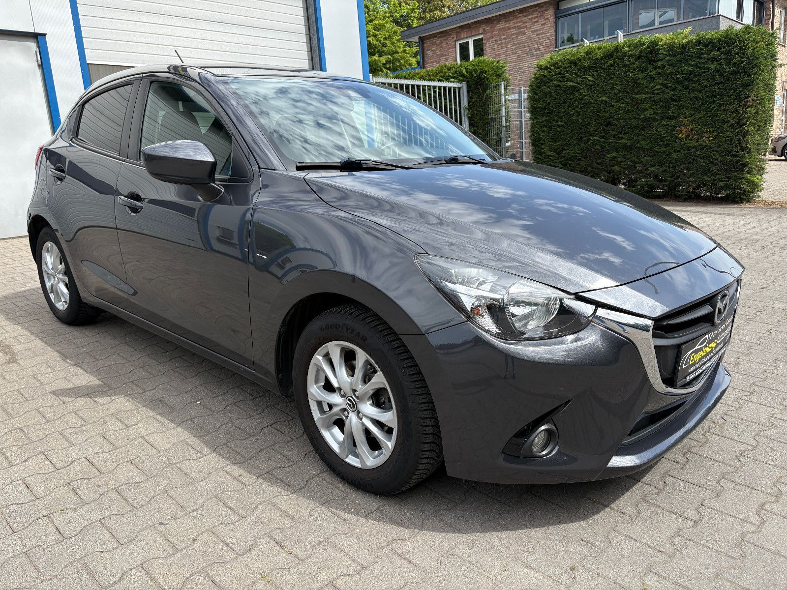 MAZDA 2