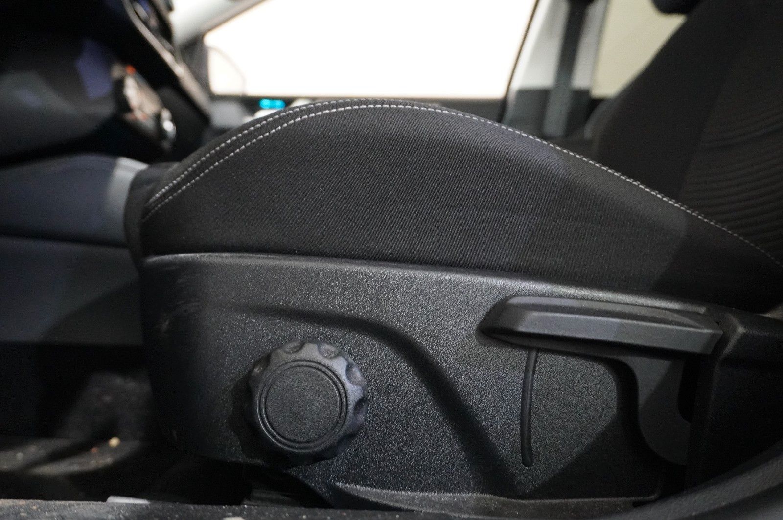 Fahrzeugabbildung Ford Focus Turnier  1.0 TITANIUM X NAVI/LED/KAMERA/SH
