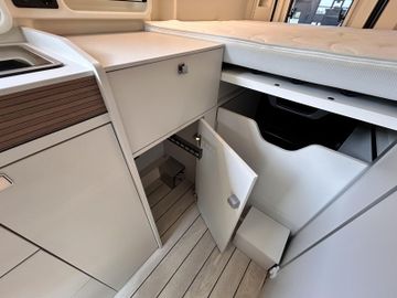 Westfalia Columbus 600 D AHK Stauraump. 350W SOLAR SKYVIEW