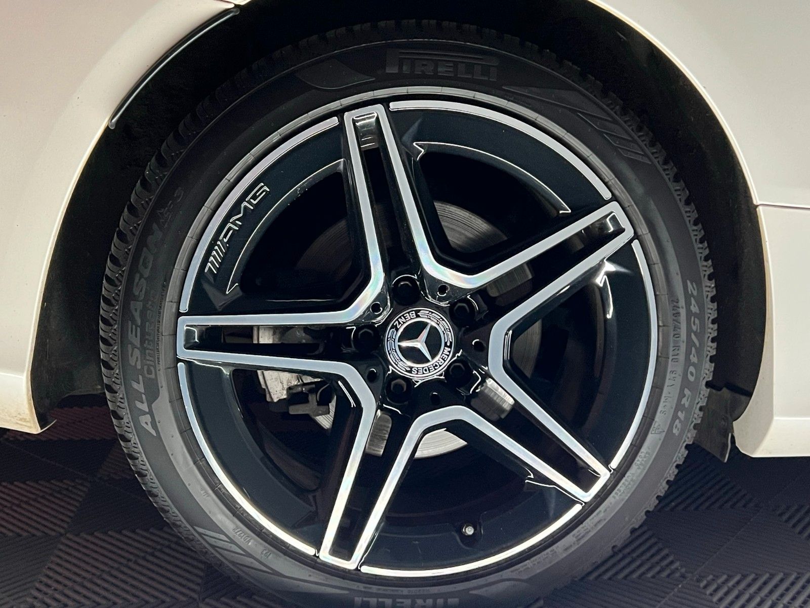 Fahrzeugabbildung Mercedes-Benz C 300 Cabrio AMG-LINE/VRTL COCPIT/360*/BURMESTER