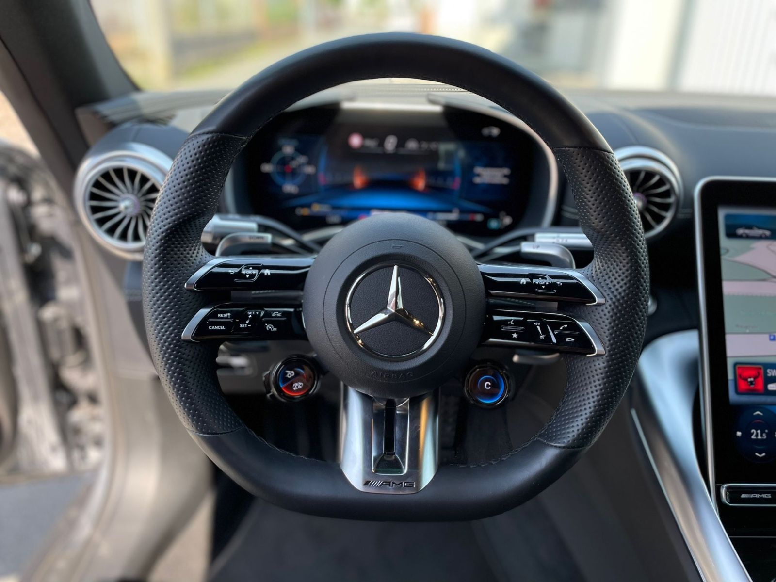 Fahrzeugabbildung Mercedes-Benz SL 63 AMG 4MATIC+ Head-Up 21" Lift Massage 360°