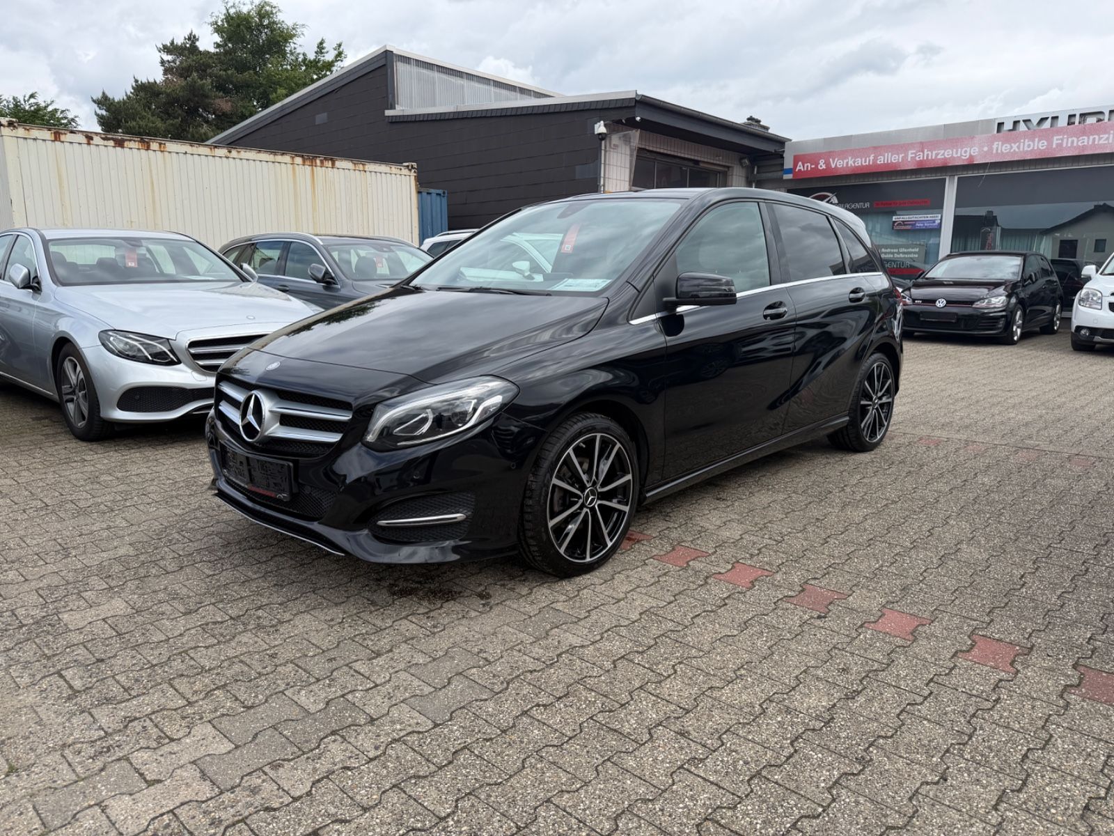 MERCEDES-BENZ B 220