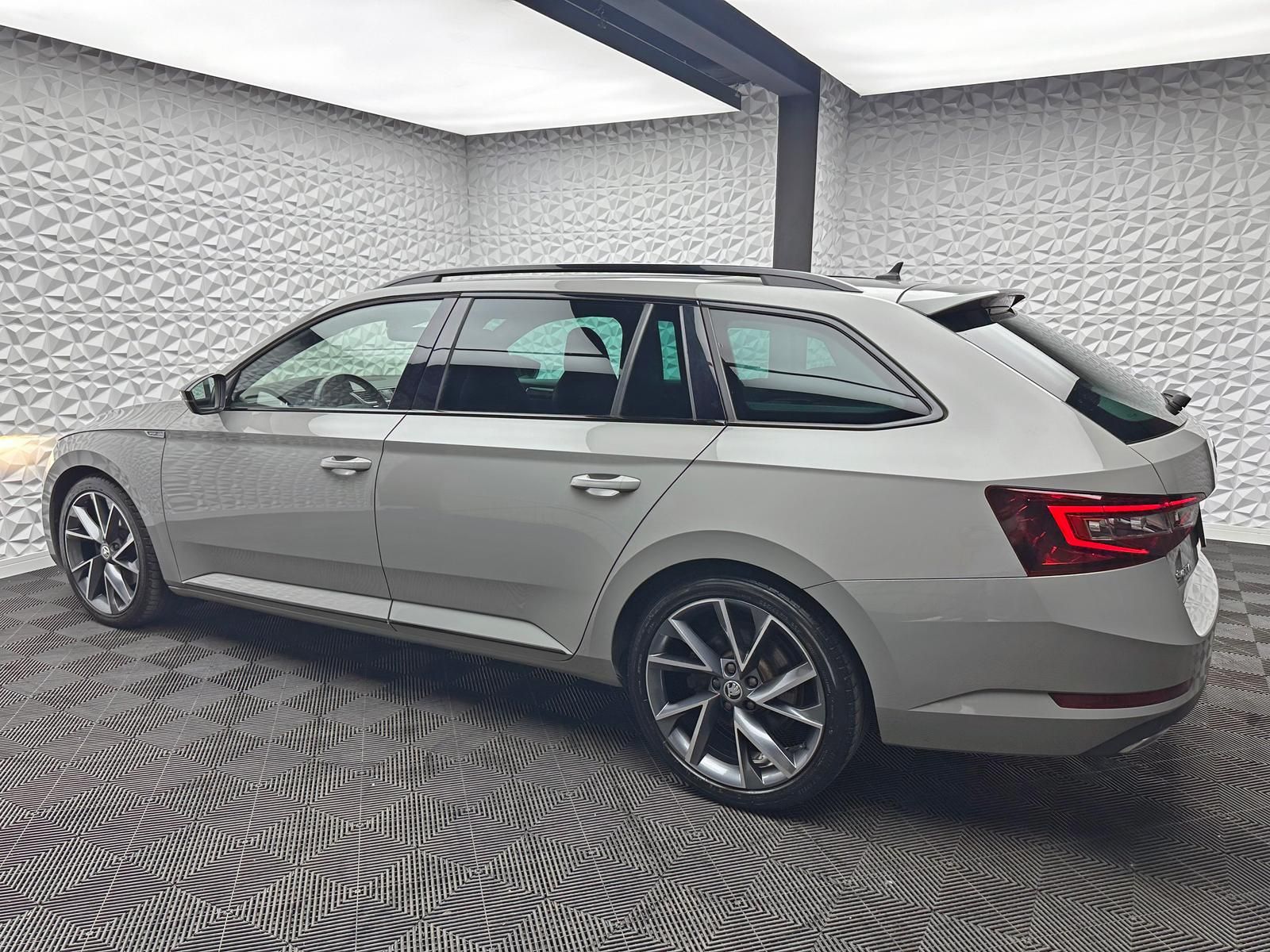 Fahrzeugabbildung SKODA Superb Sportline 2.0 TDI/BLACK-EDITION/PANO/VIRT