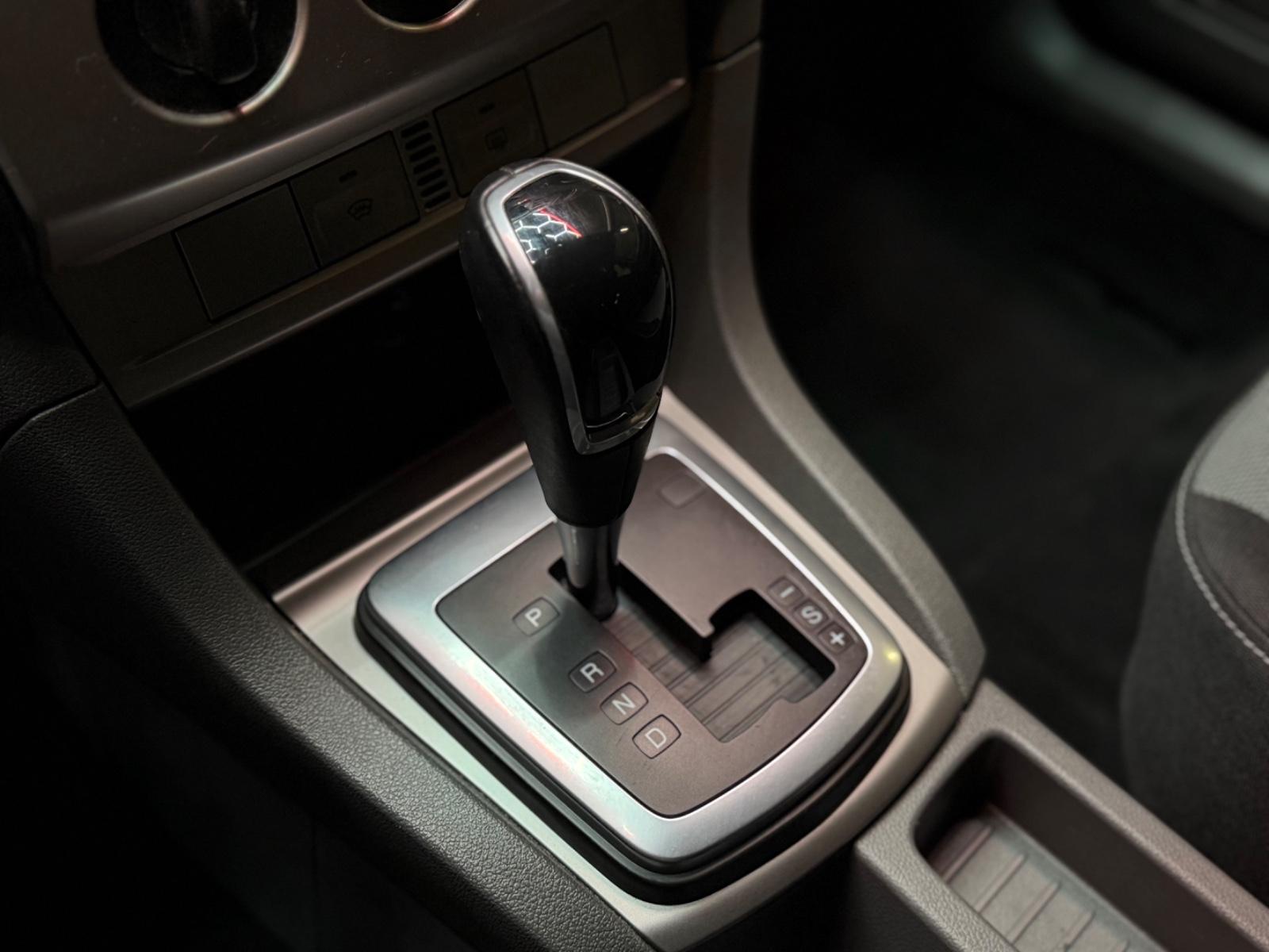 Ford Focus 2010 — photo 18