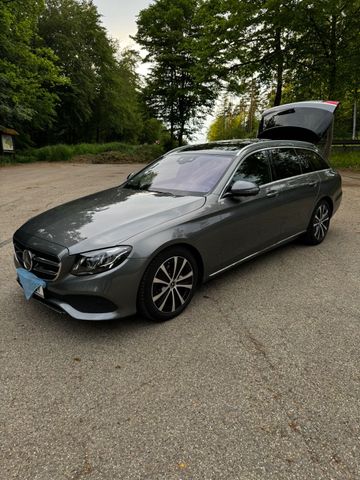 MERCEDES-BENZ E 220 d T Autom. -