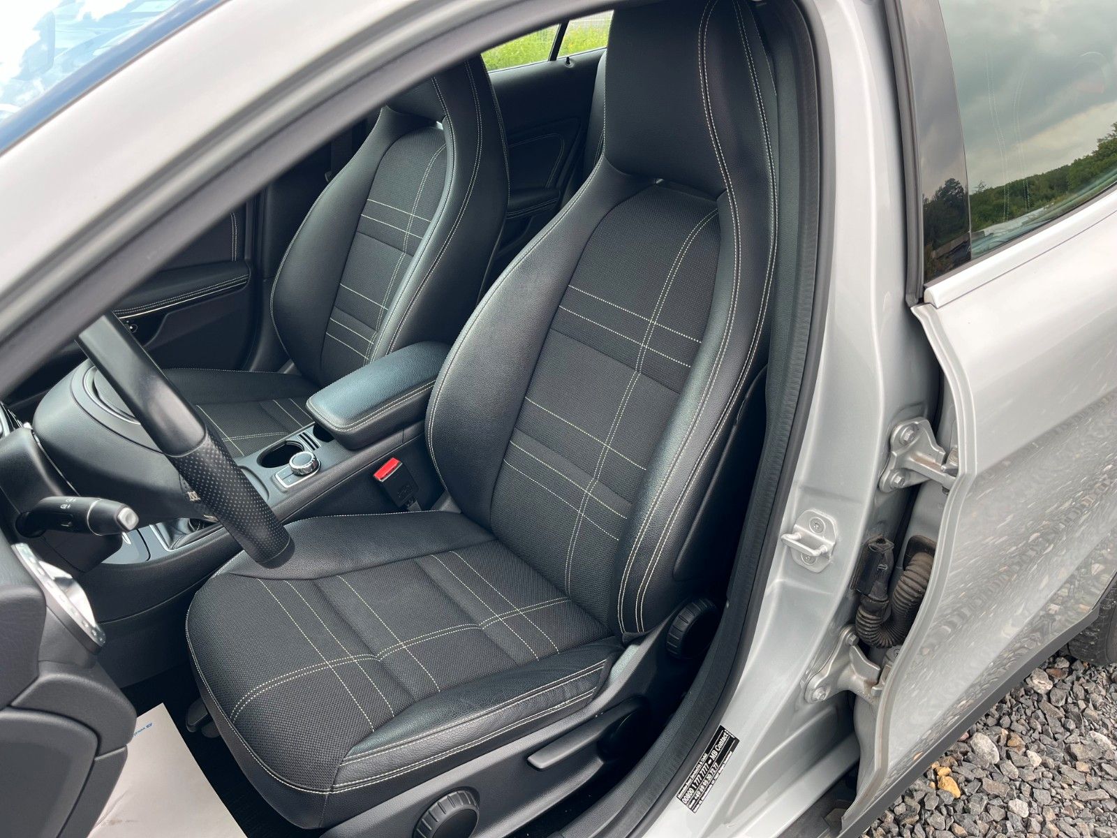 Fahrzeugabbildung Mercedes-Benz GLA 180 Urban Navi Xenon 2.HAND Leder SPORTSITZE