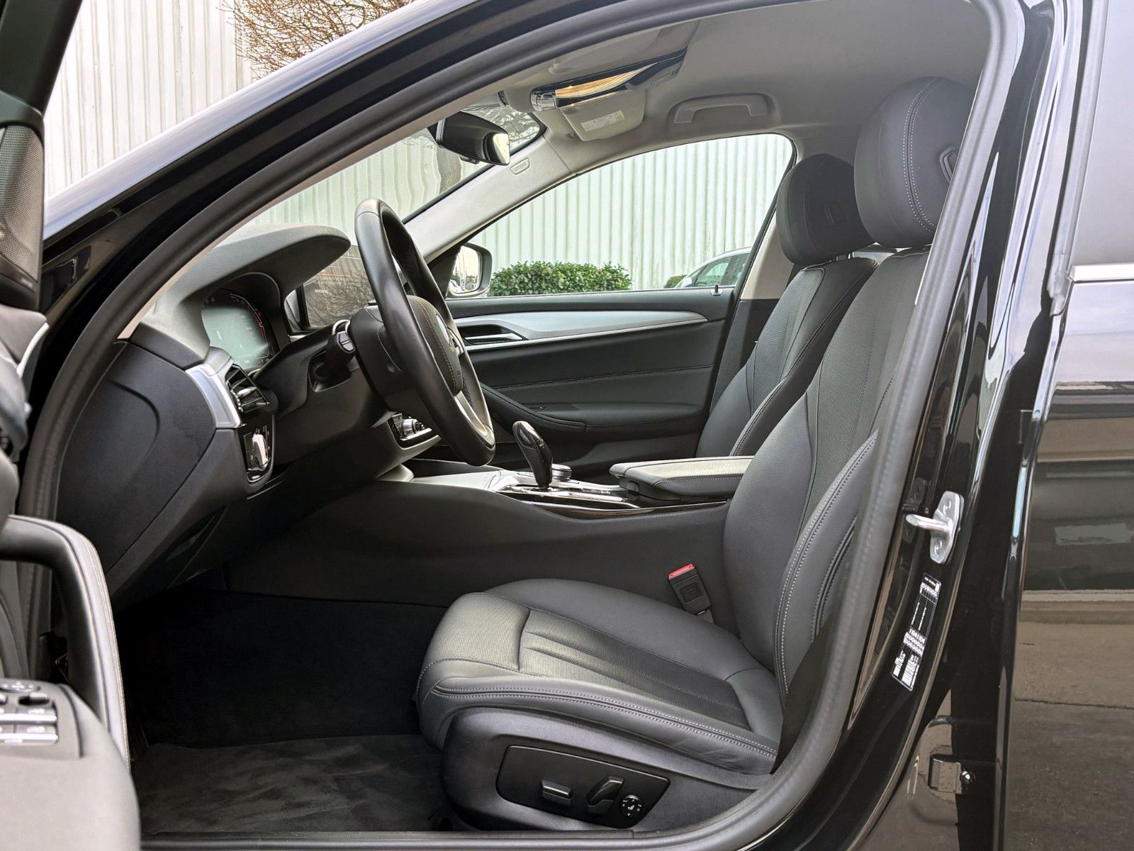 Fahrzeugabbildung BMW 520d Touring Steptr. ACC PDC KAM H&K HUD LED AHK