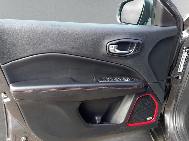 Fahrzeugabbildung Jeep Compass Trailhawk 1.3 PHEV 4WD Navi Pano Leder