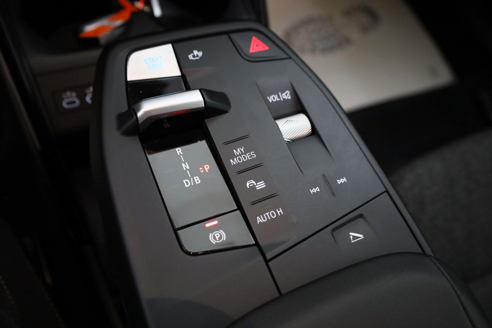 Fahrzeugabbildung BMW iX2 20 eDrive,Navi,LED,SH,Kamera,Ausparkassist