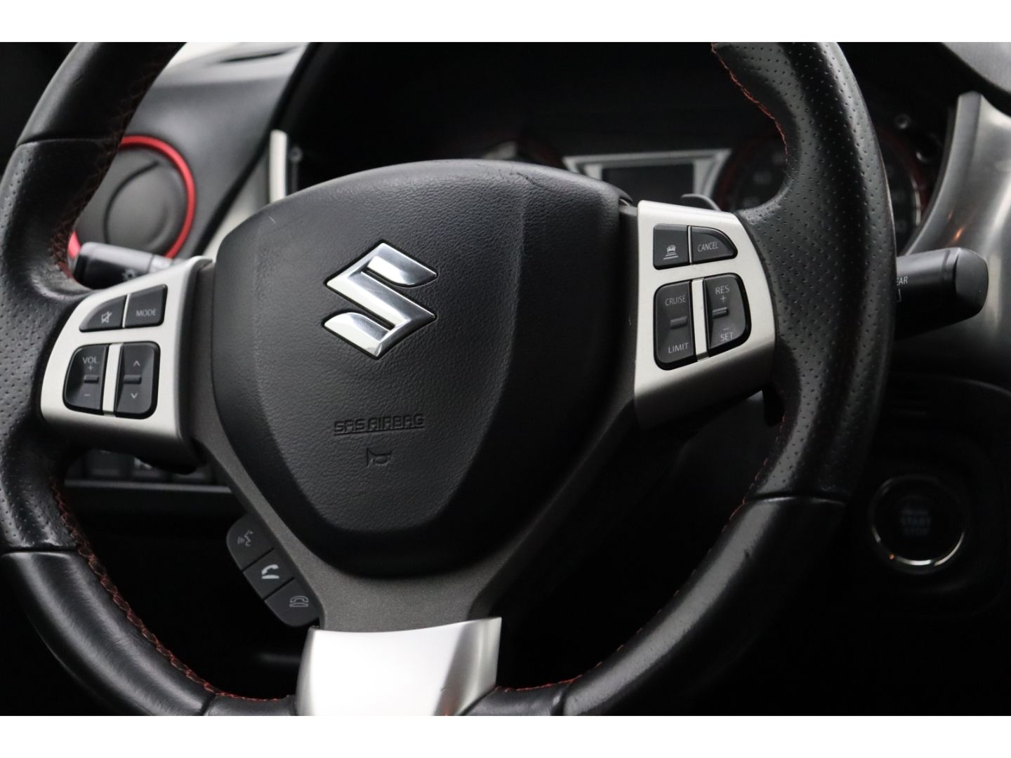 Fahrzeugabbildung Suzuki Vitara 1.4 S 4x4 ACC Kamera Navigation SHZ