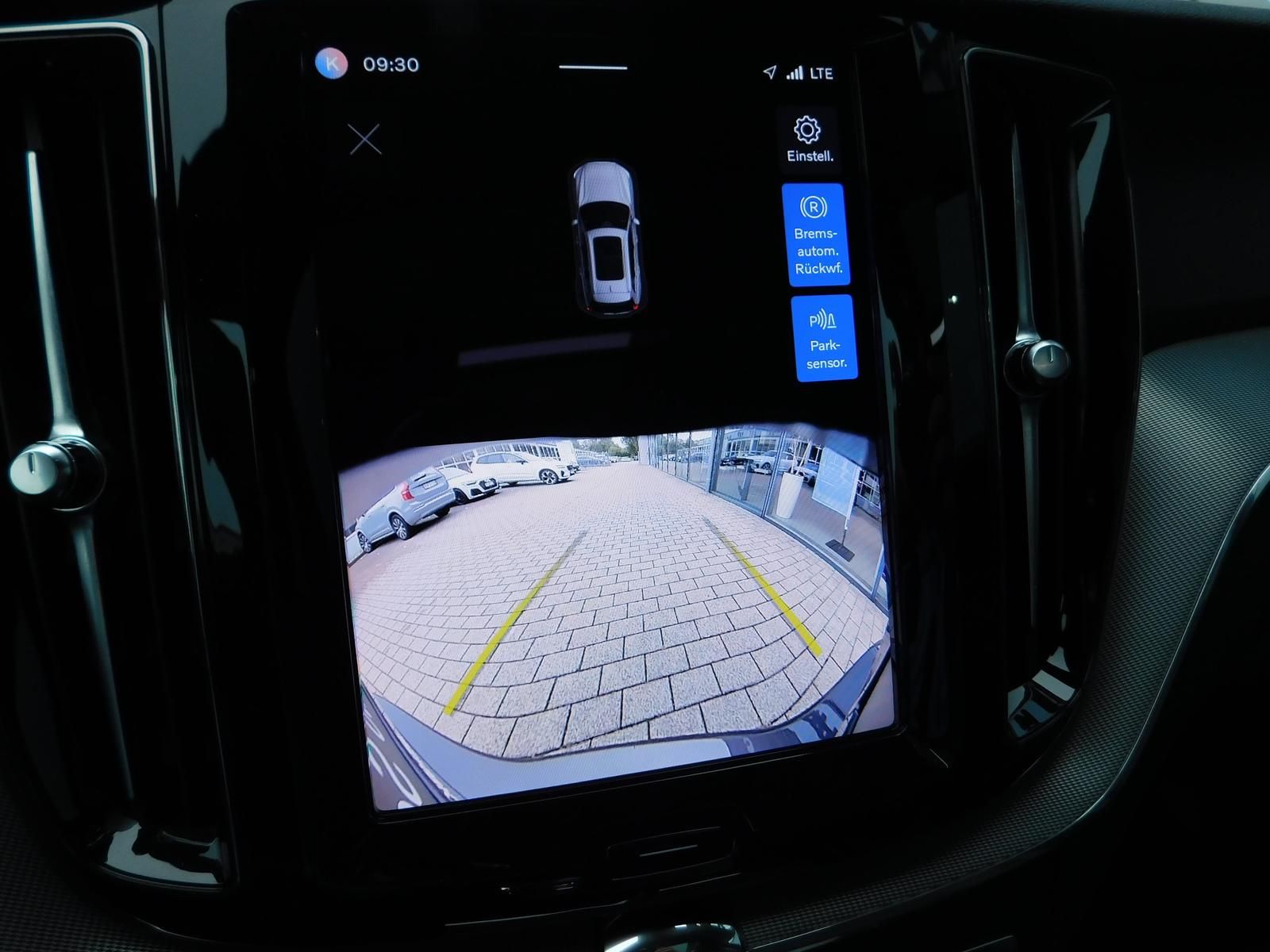 Fahrzeugabbildung Volvo XC60 B4D AWD Plus Dark "Panoramadach"