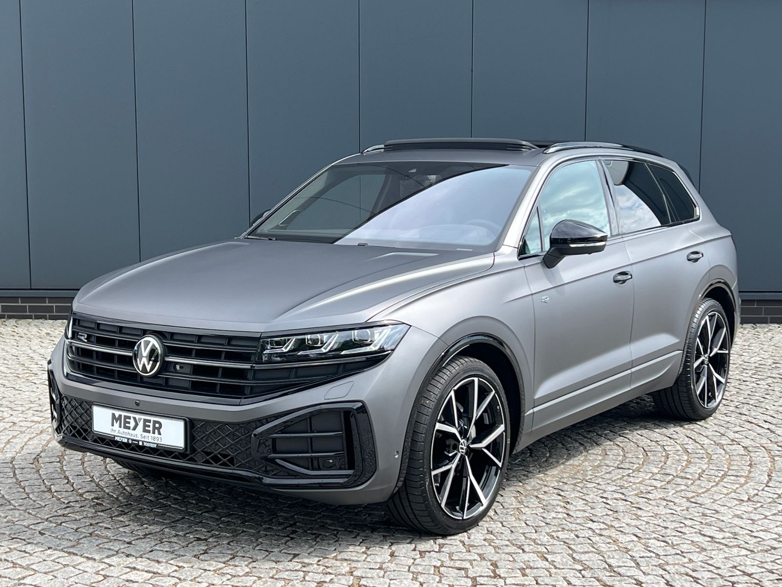 Fahrzeugabbildung Volkswagen Touareg R-Line 3.0 TDI 4MOTION *AHK, Luft, Pano,