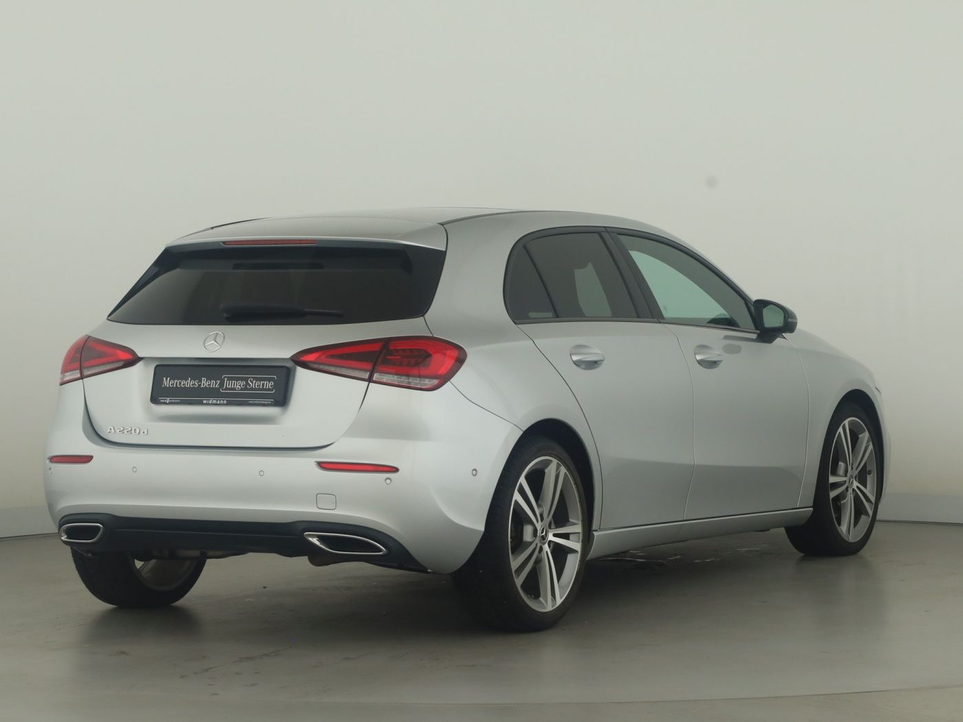 Mercedes-Benz A 220 d Night Multibeam Pano Distronic Memory foto 2