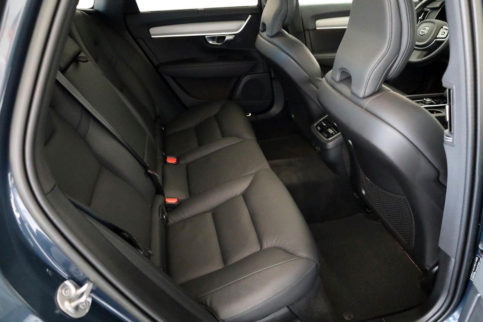Fahrzeugabbildung Volvo V90 CC Ultimate AWD PanDach,HUD,ACC,Harman/K,AHK