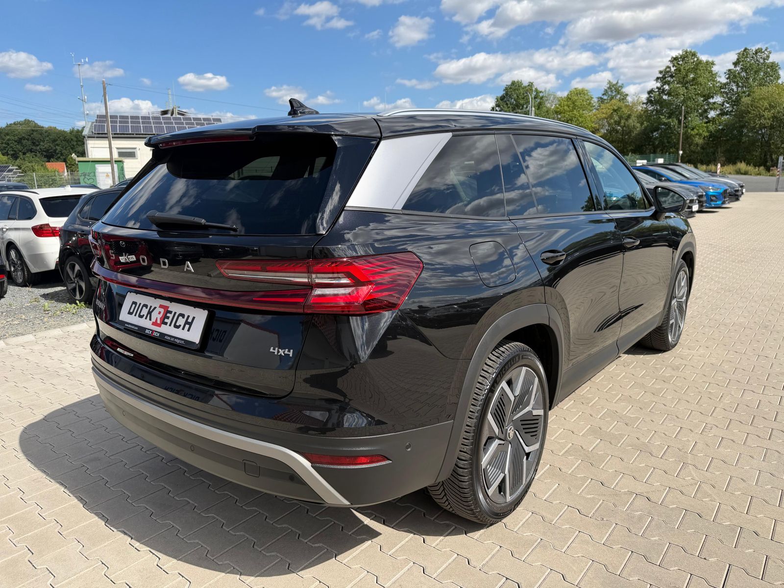 Illustration du véhicule SKODA Kodiaq 2.0 TDI 4x4 Selec PANO*AHK*MATRIX*StandH.
