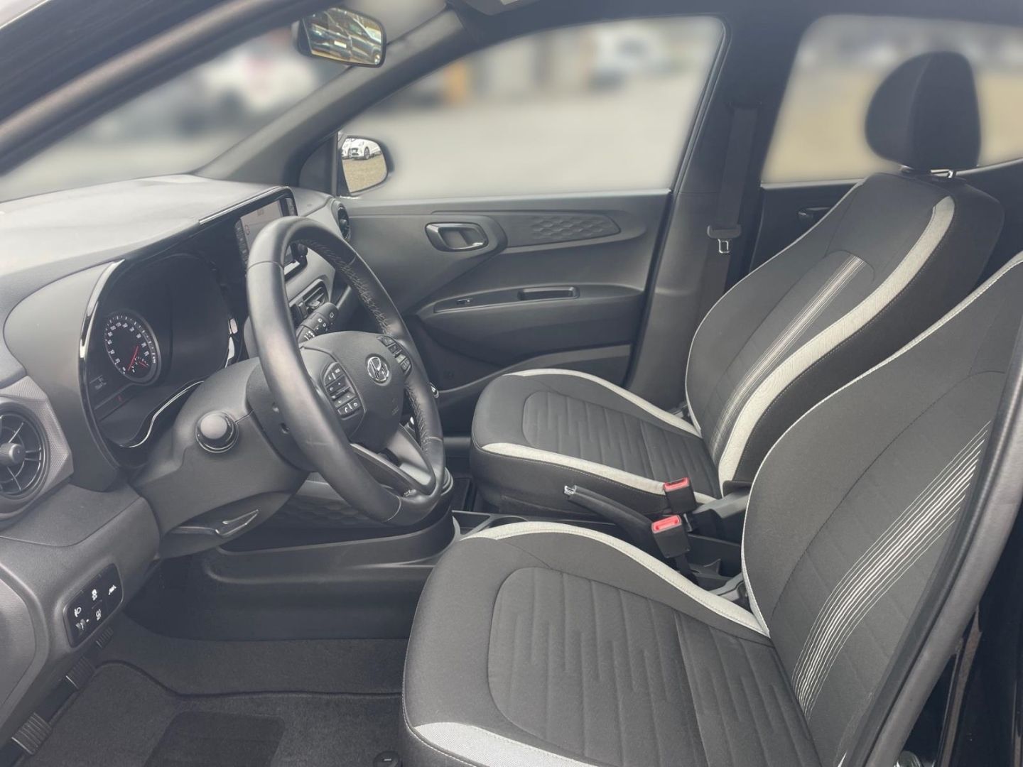 Fahrzeugabbildung Hyundai i10 1.0 Benzin Navigation Kamera Sitzheizung All