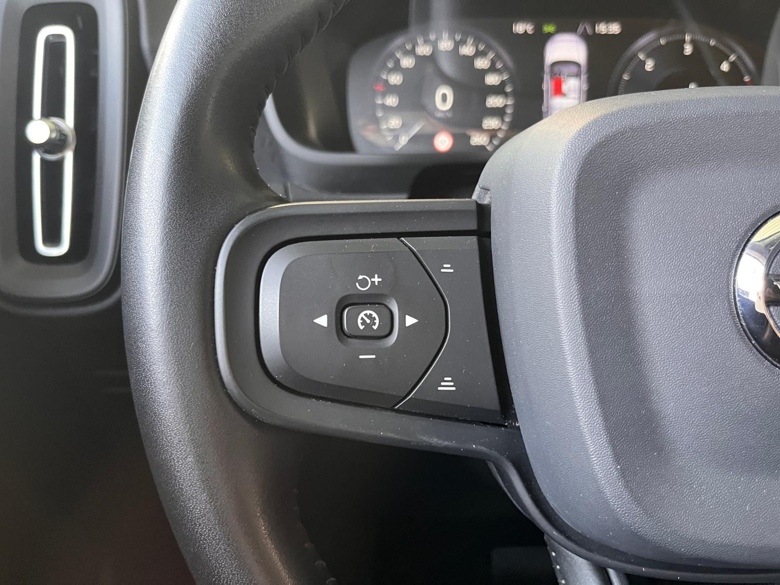 Volvo XC40 AWD AHK LED NAVI ALU