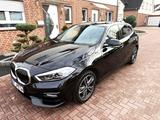 BMW 118i Sport Line NAVI LED PDC ALU 18" und 17" 