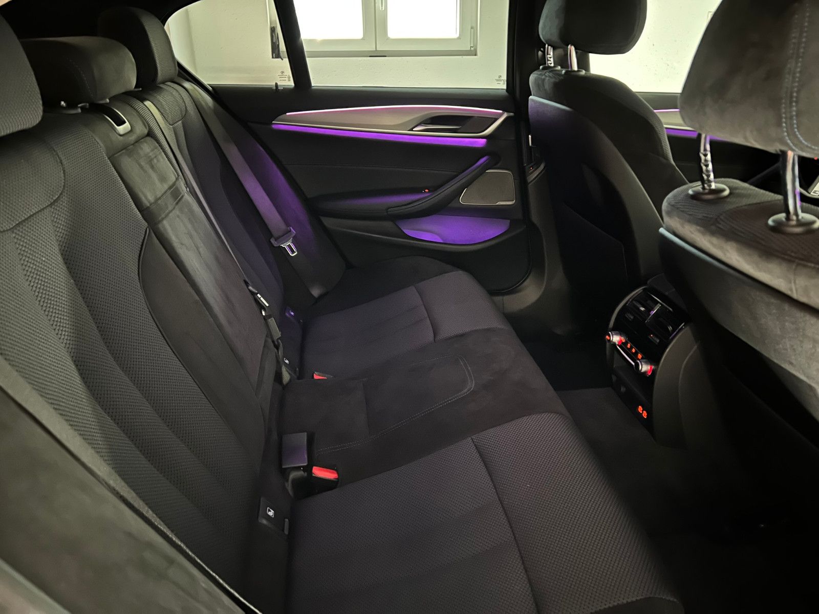 Fahrzeugabbildung BMW 530 e xDrive M SPORT/LASER/HuD/H&K/ACC/AMBI+