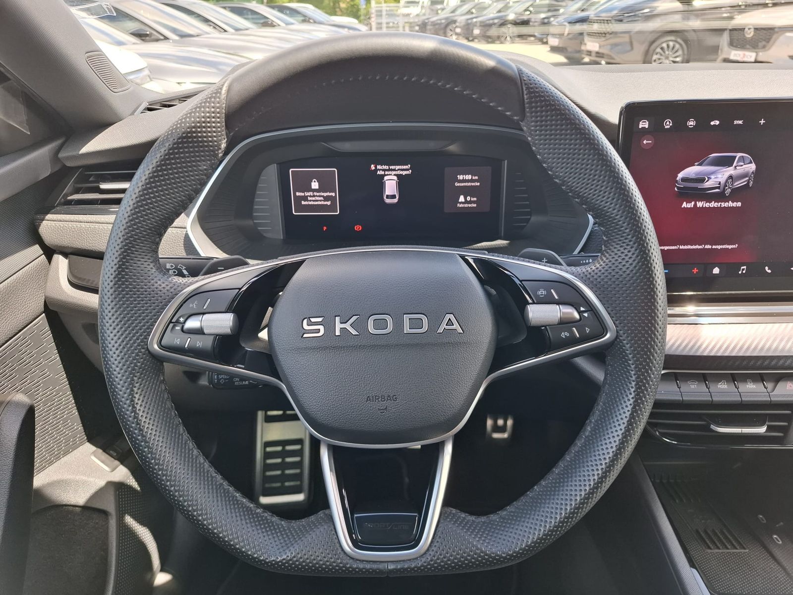 Fahrzeugabbildung SKODA Octavia 1.5 DSG Sportline PANO*MATRIX*AHK*5J.GAR