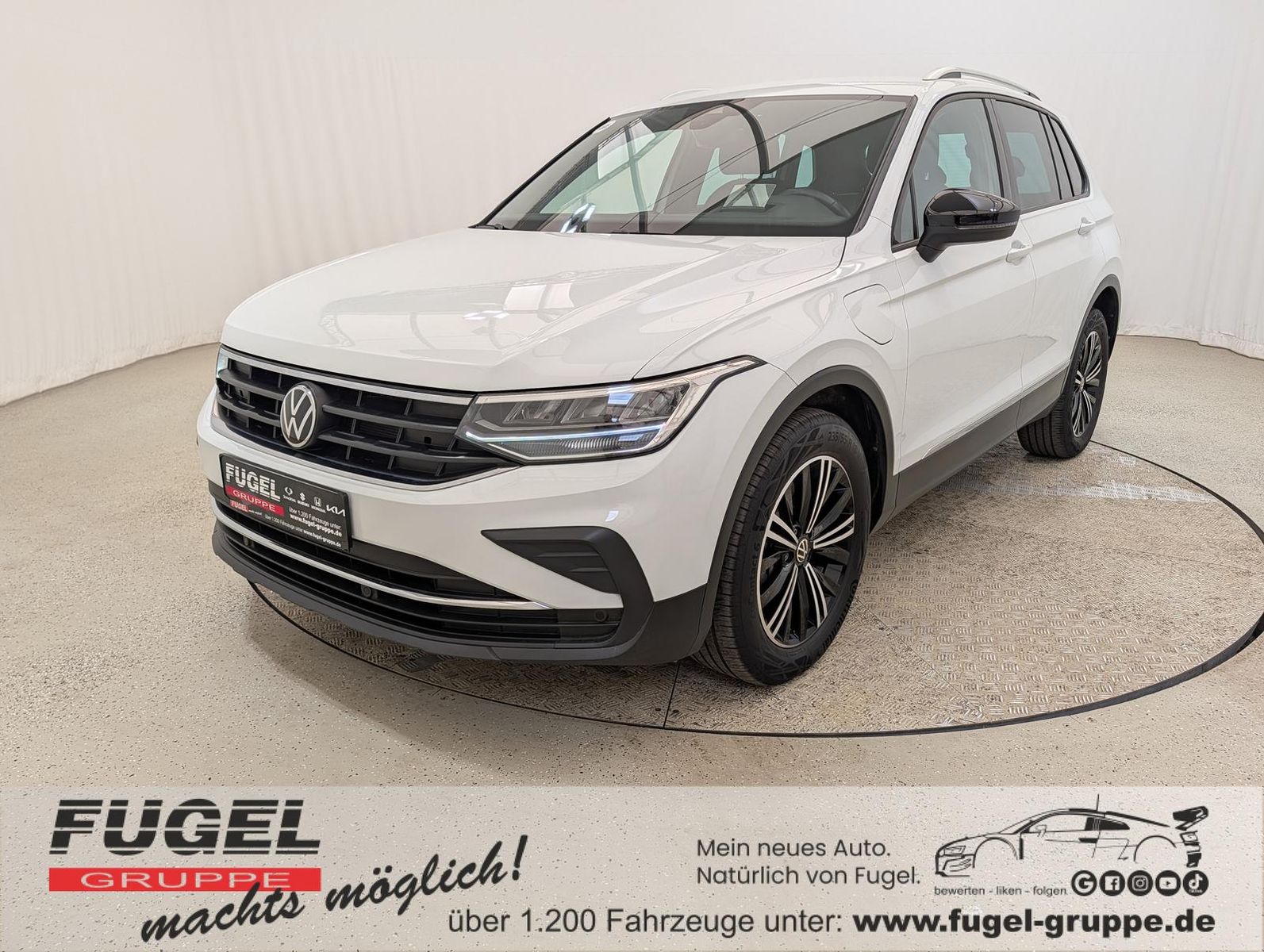 Volkswagen Tiguan - 1
