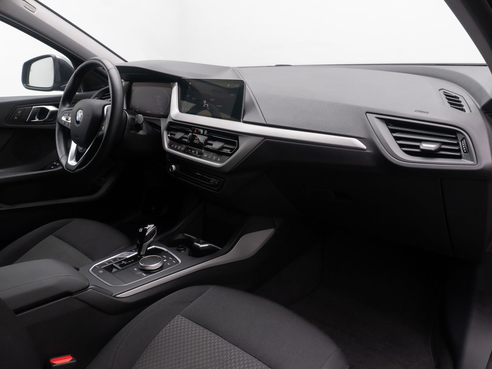Fahrzeugabbildung BMW 118i GeschwindigReg DAB AHK DriveAs LED CockpitP