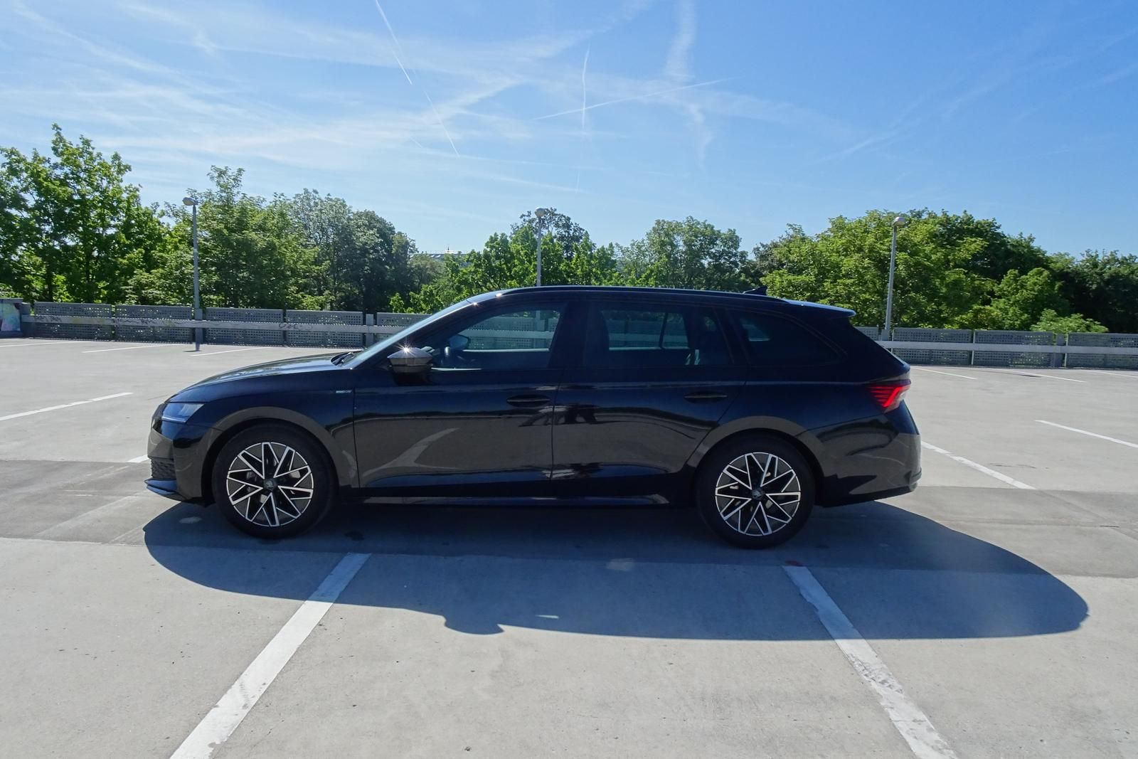 Fahrzeugabbildung SKODA Octavia Combi Sportline 2.0l TDI 110kW DSG AHK L